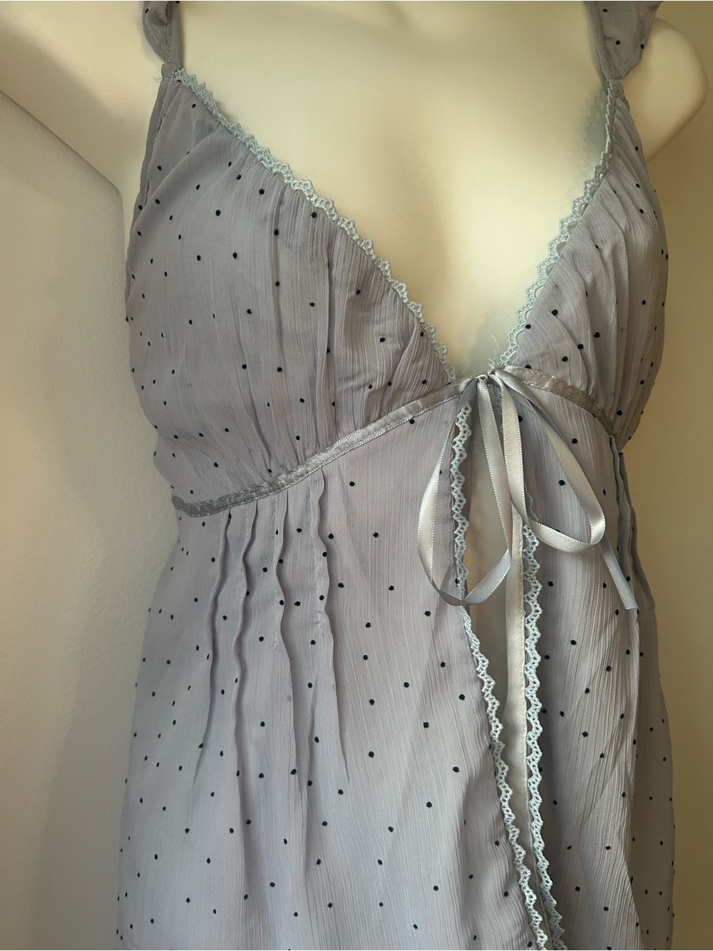 NEW Kirious Los Angeles Light Blue Tie-Front Polka Dot Tank Top - Picture 3 of 14